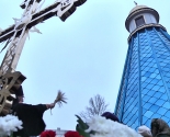 images/2013/Osvyashcheni_kupola_i_kresti_na_hram_v_chest_ikoni_Neupivaemaya7764752.jpg