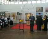 images/2014/Fotovistavka_Ventsenosnaya_Semya_otkrilas_vo_Dvortse2970837.jpg