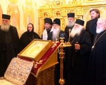 images/2014/Mitropolit_Filaret_pomolilsya_u_Darov_volhvov_0124154643.jpg