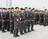 images/2014/Svyashchennik_osvyatil_novie_znamena_otryadov_OMON1904324.jpg