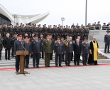 images/2014/Svyashchennik_osvyatil_novie_znamena_otryadov_OMON6106182.jpg