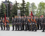 images/2014/Svyashchennik_osvyatil_novie_znamena_otryadov_OMON9314031.jpg