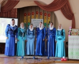 images/2015/Novogrudskih_genshchin_pozdravili_tsvetami_s_pravoslavnim_genskim6849506.jpg