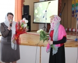 images/2015/Novogrudskih_genshchin_pozdravili_tsvetami_s_pravoslavnim_genskim7149086.jpg