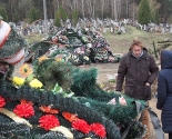 images/2017/Kak_mi_na_Radonitsu_givie_tsveti_na_kladbishche2676500.jpg