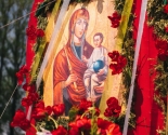 images/2019/K_Pashe_Hristovoy_palomniki_divno_ukrasili_mesto_upokoeniya_svyatoy4828029.jpg