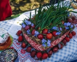 images/2019/K_Pashe_Hristovoy_palomniki_divno_ukrasili_mesto_upokoeniya_svyatoy8976040.jpg