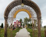 images/2019/Palomniki_preobrazili_mesto_upokoeniya_matushki_Valentini_k6570100.jpg
