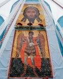 images/2019/Prirodnimi_materialami_i_givimi_tsvetami_ukrasili/