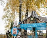 images/2019/Prirodnimi_materialami_i_givimi_tsvetami_ukrasili/