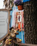 images/2019/Prirodnimi_materialami_i_givimi_tsvetami_ukrasili/