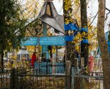 images/2019/Prirodnimi_materialami_i_givimi_tsvetami_ukrasili/