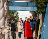 images/2019/Prirodnimi_materialami_i_givimi_tsvetami_ukrasili/