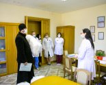 images/2020/Arhiepiskop_Guriy_peredal_zashchitnie_kostyumi_dlya_meditsinskih2123379.jpg
