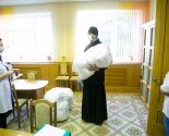 images/2020/Arhiepiskop_Guriy_peredal_zashchitnie_kostyumi_dlya_meditsinskih7466003.jpg