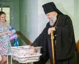 images/2020/Arhiepiskop_Ioann_pozdravil_detey_rodivshihsya_v_prazdnik_Rogdestva1680526.jpg