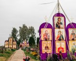 images/2020/Kak_ukrasili_mesto_upokoeniya_blagennoy_Valentini/