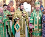 images/2021/Patriarshiy_Ekzarh_vruchil_diplomi_i_blagodarnosti_vipusknikam2955690.jpg