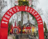 images/2022/Palomniki_ukrasili_k_Pashe_mesto_upokoeniya_blagennoy_Valentini1085824.jpg