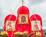 images/2022/Palomniki_ukrasili_k_Pashe_mesto_upokoeniya_blagennoy_Valentini2573174.jpg