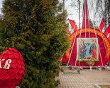 images/2022/Palomniki_ukrasili_k_Pashe_mesto_upokoeniya_blagennoy_Valentini5896416.jpg