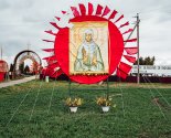 images/2022/Palomniki_ukrasili_k_Pashe_mesto_upokoeniya_blagennoy_Valentini6938628.jpg