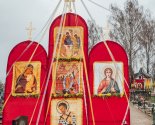 images/2022/Palomniki_ukrasili_k_Pashe_mesto_upokoeniya_blagennoy_Valentini7768359.jpg