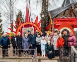 images/2022/Palomniki_ukrasili_k_Pashe_mesto_upokoeniya_blagennoy_Valentini9097643.jpg