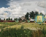 images/2022/Palomniki_ukrasili_mesto_upokoeniya_blagennoy_Valentini/