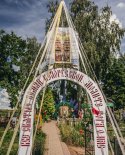 images/2022/Palomniki_ukrasili_mesto_upokoeniya_blagennoy_Valentini/